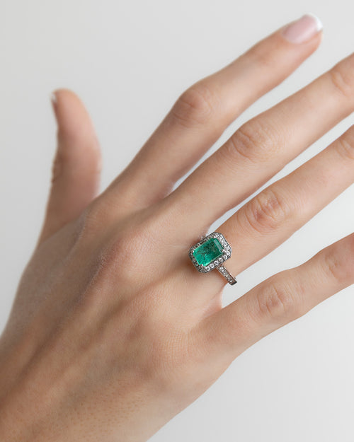 Emerald Impress Ring
