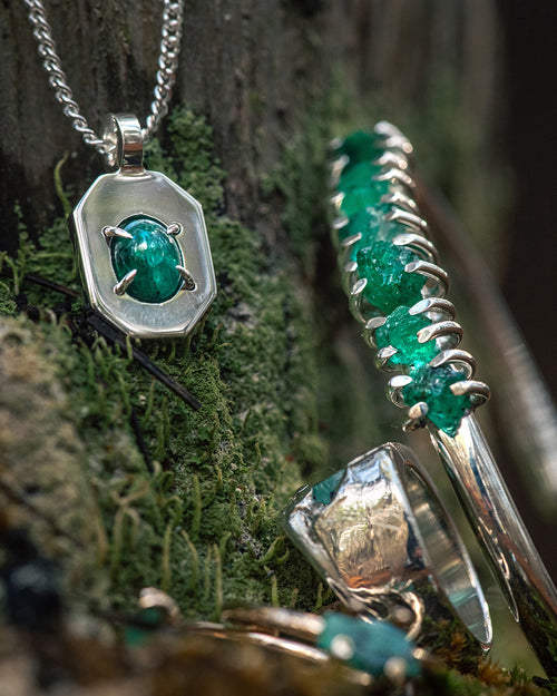 Natural emerald Princess Pride Ring close-up emphasizing RAFU APPU’s eco-conscious, earth-mined gemstone selection.